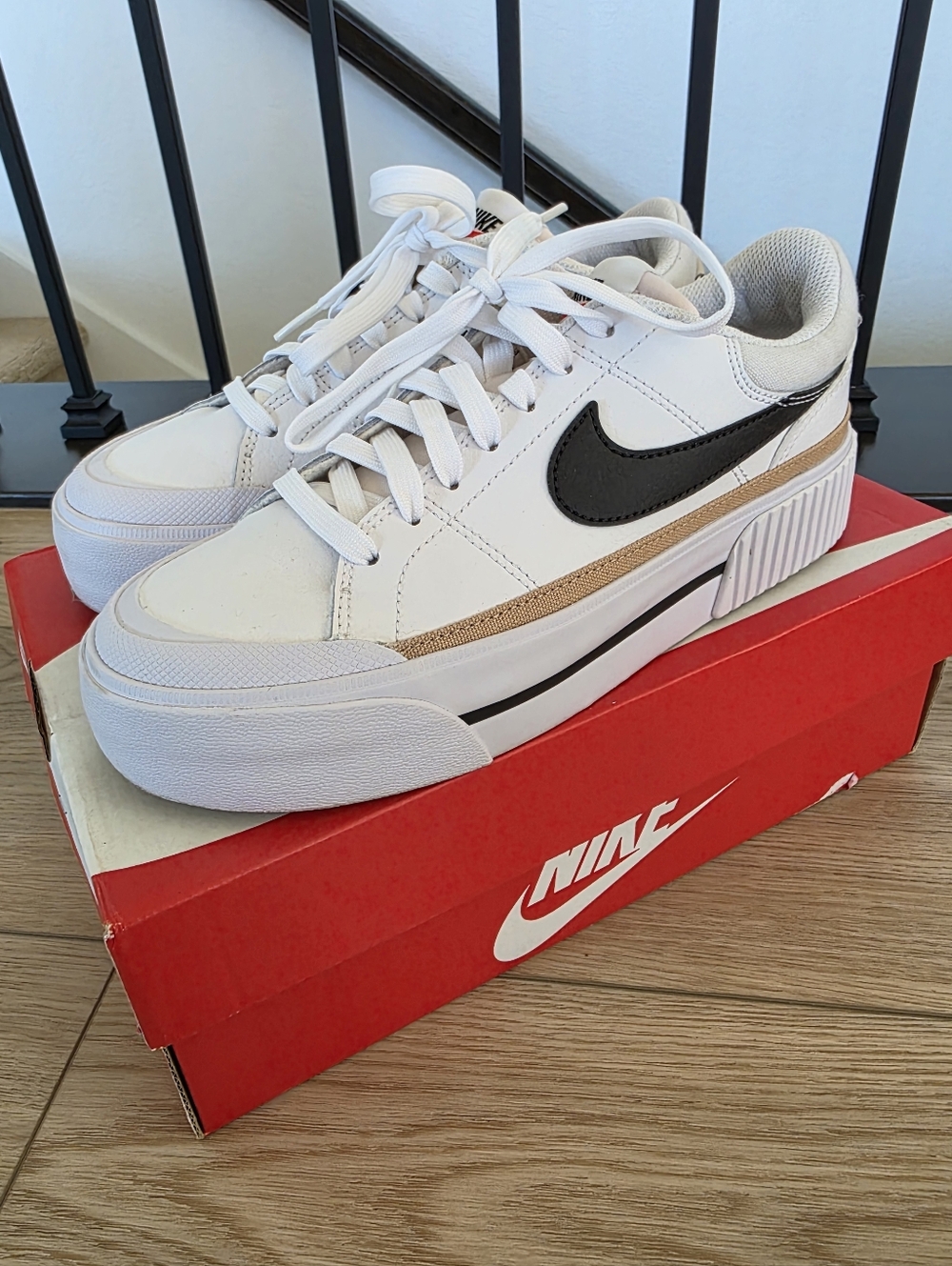 Nike Womens Court Legacy Lift 6.5
